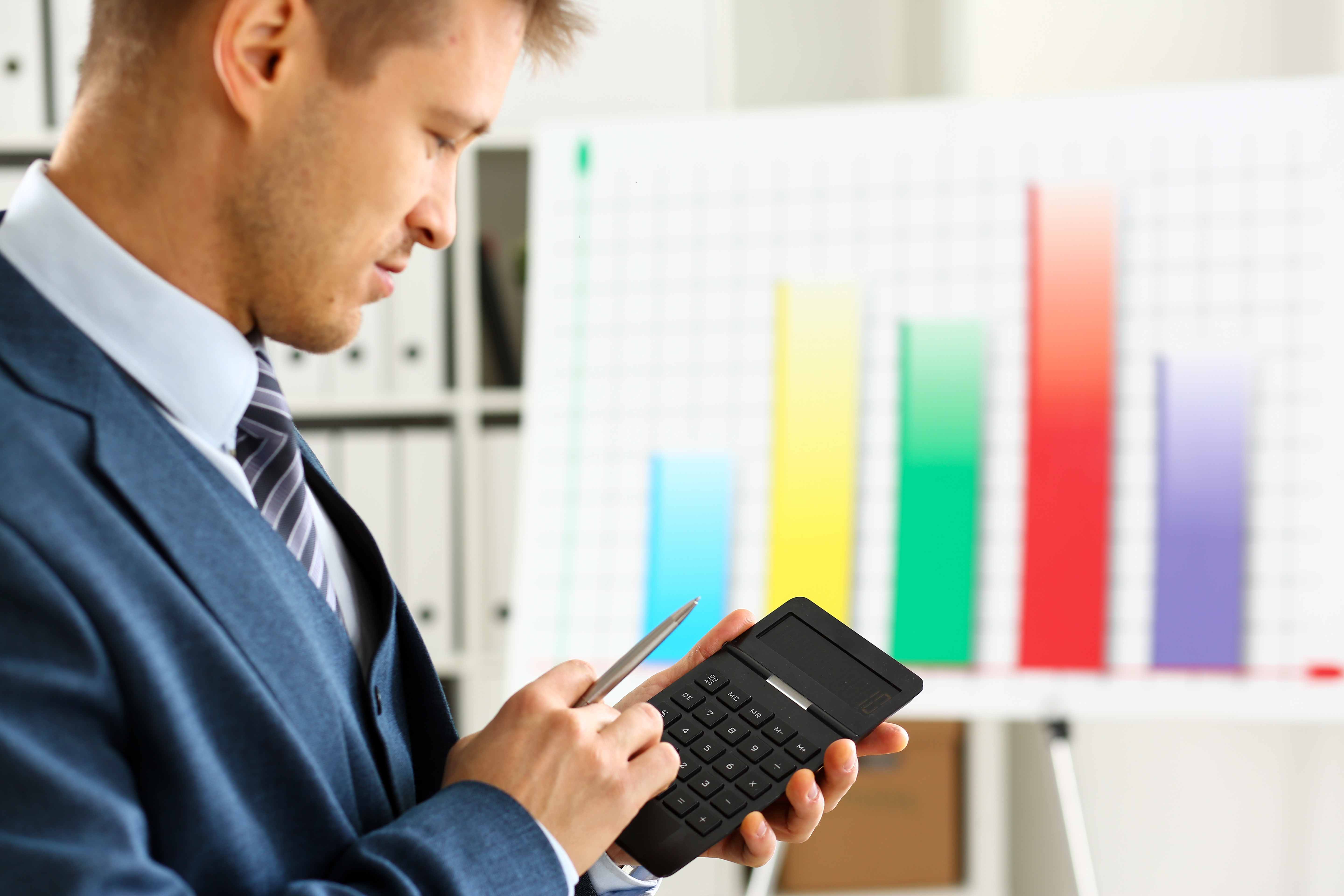 Расчёт зарплаты менеджера по продажам: линейная функция в действии